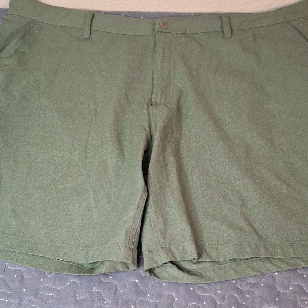 32 Degree Cool Performance Stretch Men's Green Shorts size 44